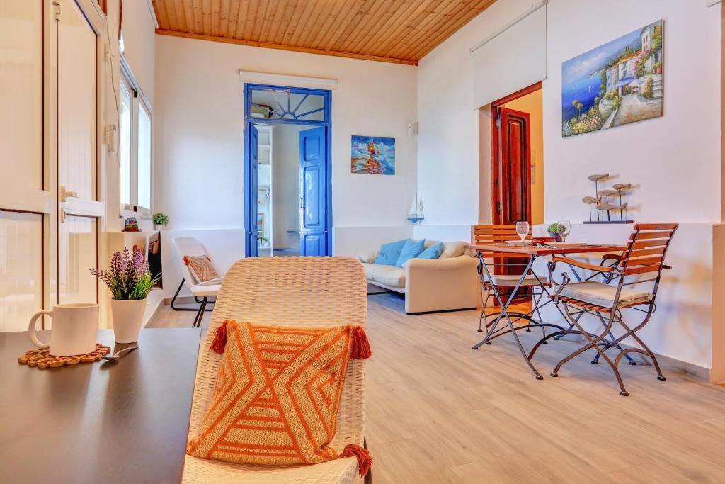 La Casa del Capitán - dining-living-area-blue-door